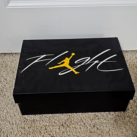 Jordan 4 Thunder Yellow and Black Men's Size 9 - Picture 1 of 5